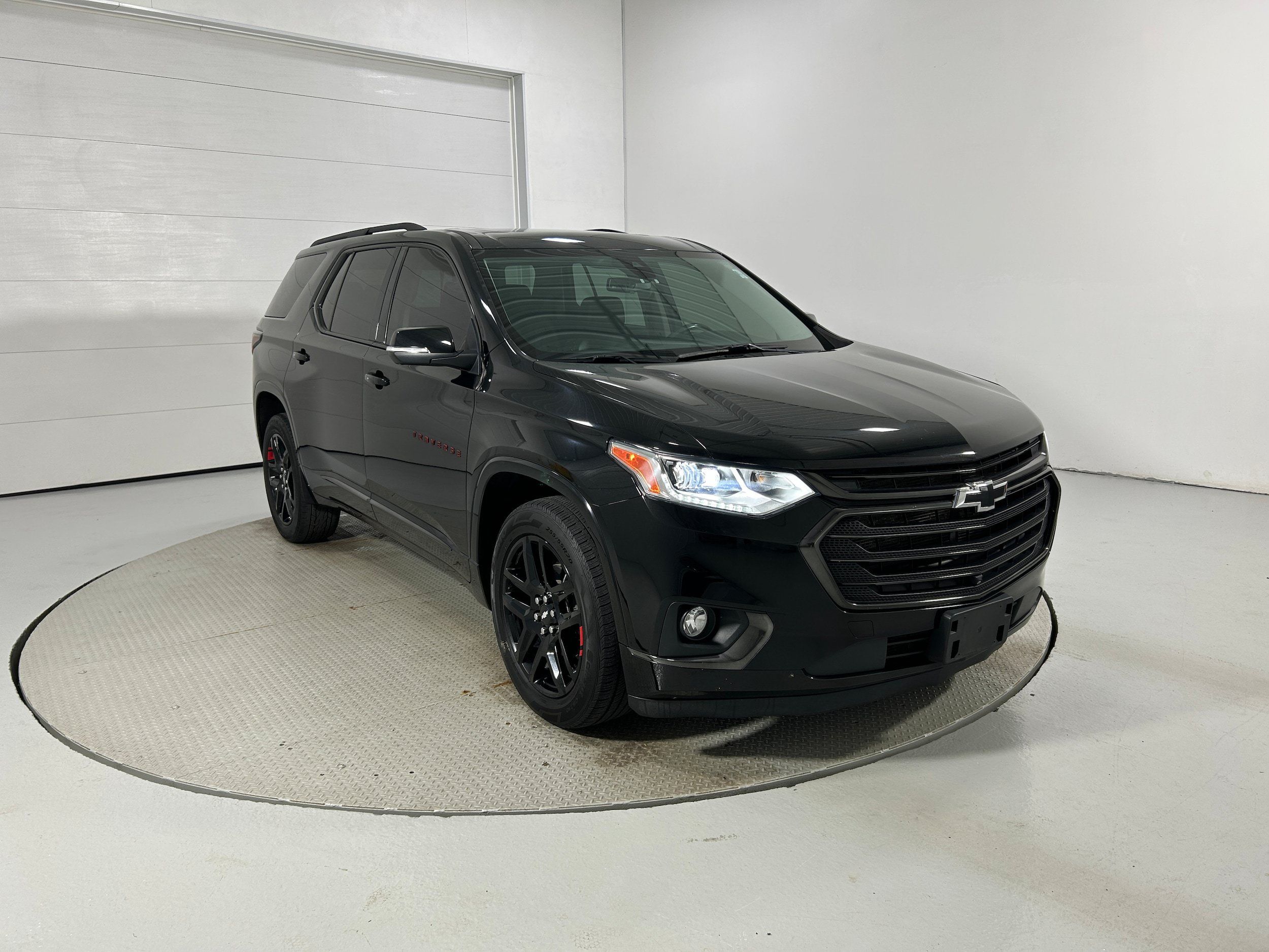 Used 2021 Chevrolet Traverse Premier w/ Redline Edition AWD/4WD image 2