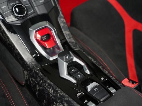 Used 2018 Lamborghini Huracan Performante AWD/4WD image 39