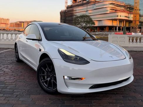 Used 2021 Tesla Model 3 Standard Range Plus RWD image 1