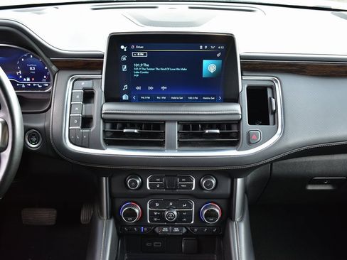 Used 2023 Chevrolet Suburban Premier image 34