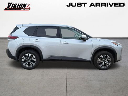 Used 2023 Nissan Rogue SV image 4
