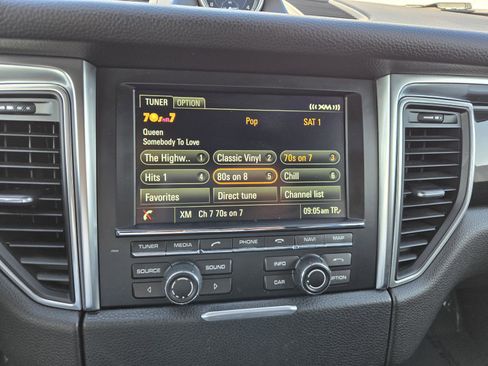 Used 2016 Porsche Macan S image 10