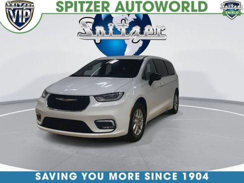 Used 2025 Chrysler Pacifica Select FWD image 4