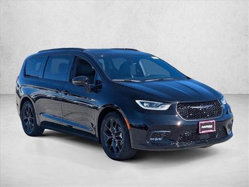 New 2026 Chrysler Pacifica Select image 7