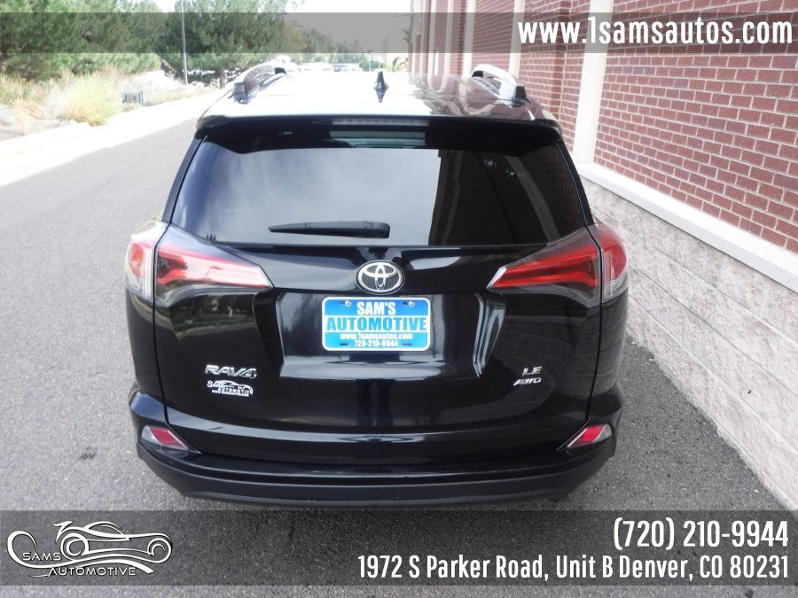 Used 2018 Toyota RAV4 LE w/ Carpet Mat Package AWD/4WD image 30