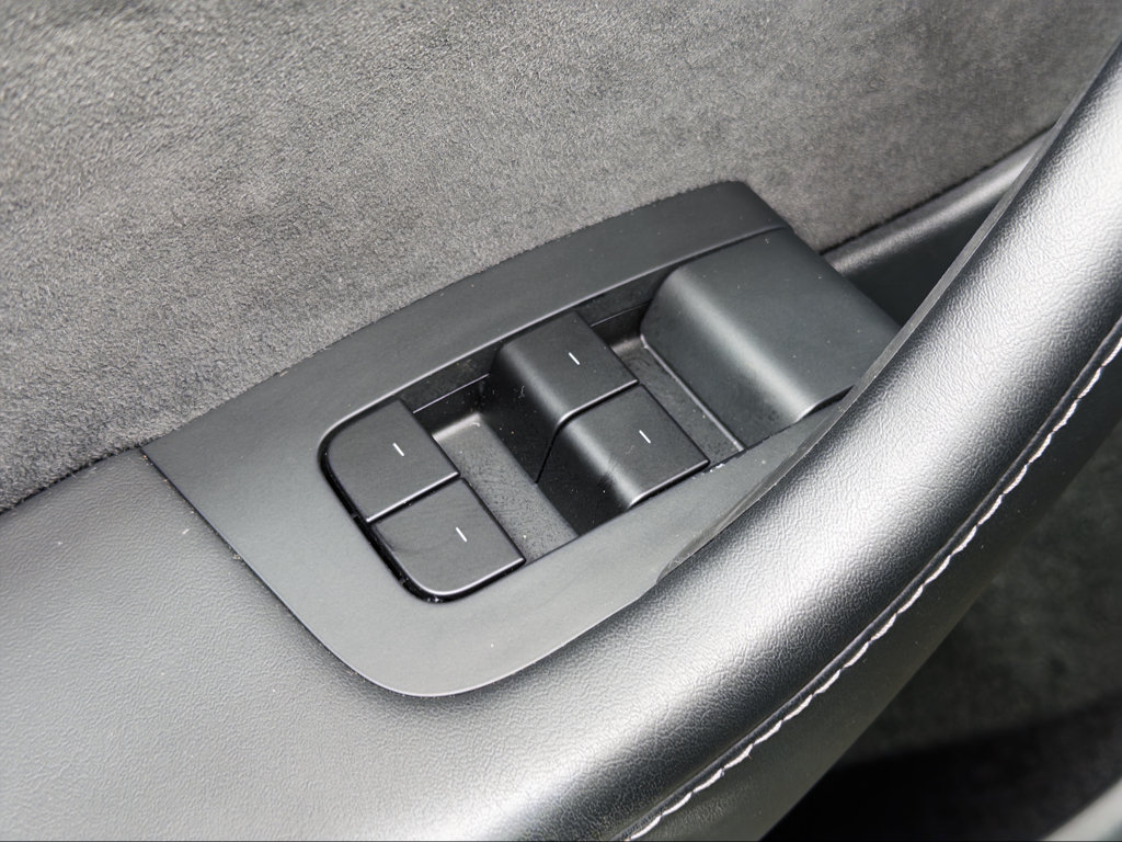 Used 2025 Tesla Model Y Long Range RWD image 7