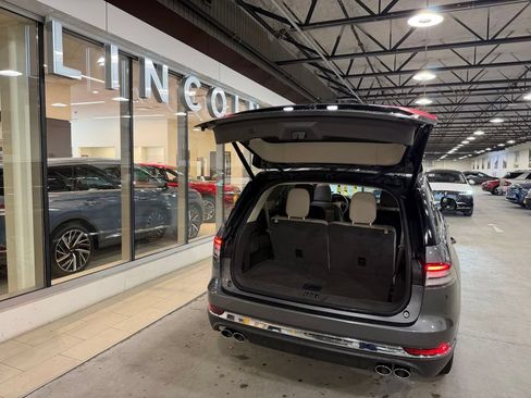 Used 2023 Lincoln Aviator AWD w/ Premium Package image 8