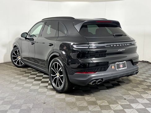 Used 2024 Porsche Cayenne image 3