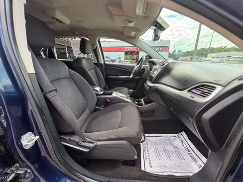 Used 2017 Dodge Journey SE w/ Flexible Seating Group FWD image 10