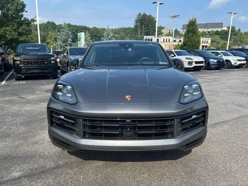 Used 2024 Porsche Cayenne Coupe AWD/4WD image 2