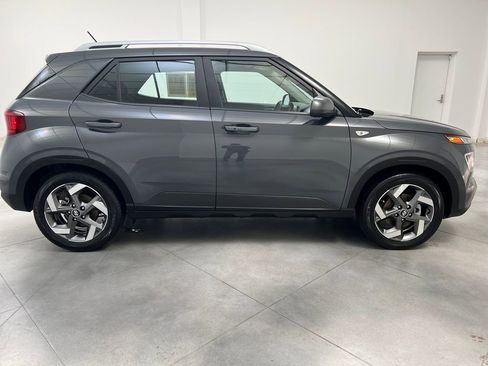 Used 2025 Hyundai Venue SEL FWD image 8