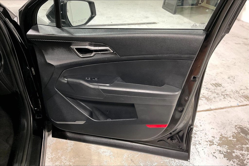 Used 2025 Kia Sportage LX FWD image 22