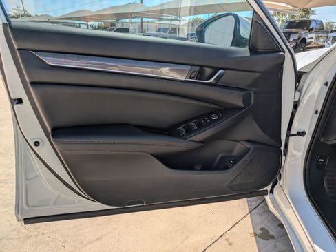 Used 2020 Honda Accord Sport image 11