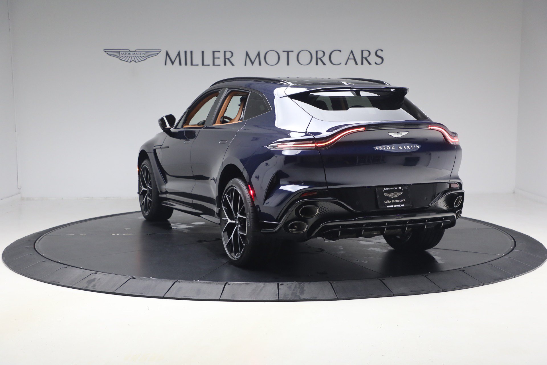 Used 2026 Aston Martin DBX S AWD/4WD image 4
