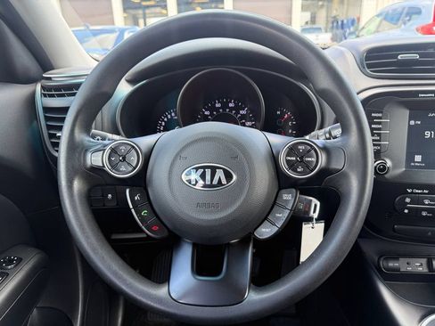 Used 2018 Kia Soul + FWD image 27