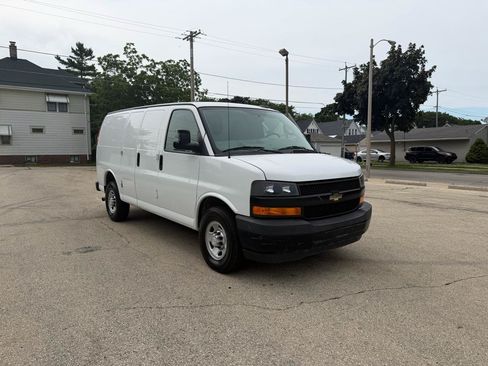Used 2018 Chevrolet Express 2500 RWD image 1