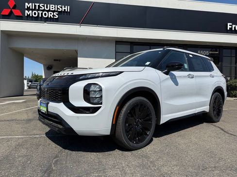 New 2026 Mitsubishi Outlander SEL Black Edition FWD image 4