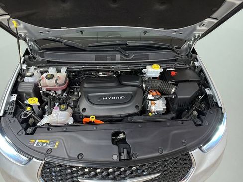 Used 2023 Chrysler Pacifica Touring-L FWD image 25