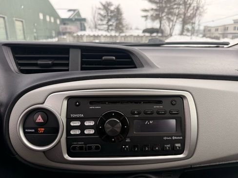 Used 2012 Toyota Yaris LE image 22