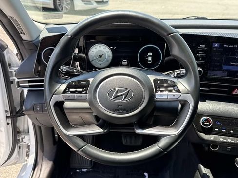 Used 2022 Hyundai Elantra SEL w/ Convenience Package FWD image 18