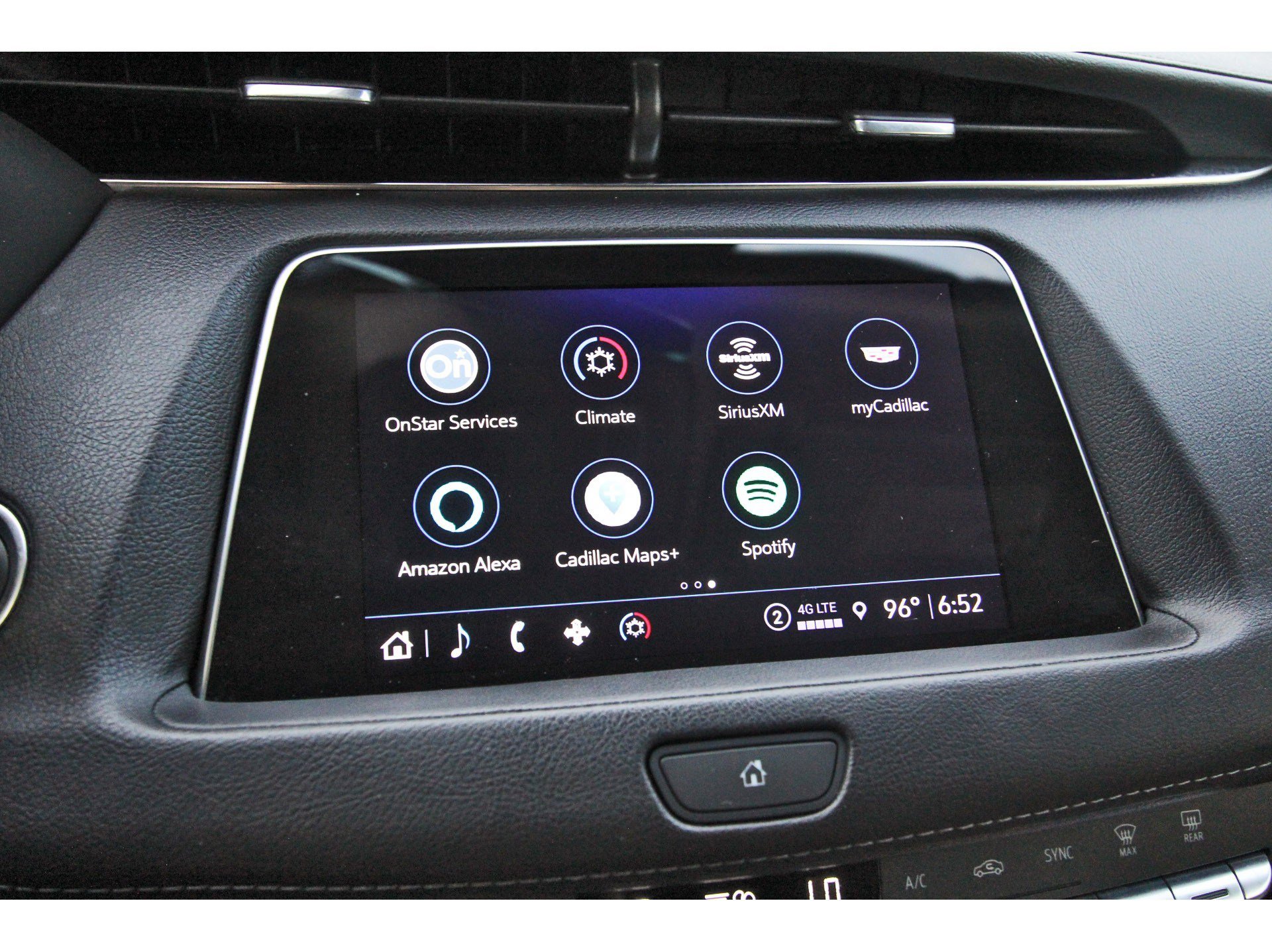 Used 2022 Cadillac XT4 Luxury w/ Cold Weather Package FWD image 27