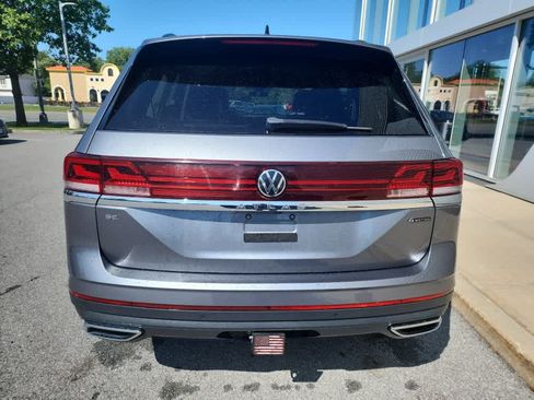 Used 2024 Volkswagen Atlas SE AWD/4WD image 13