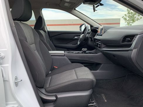 Used 2025 Nissan Rogue SV AWD/4WD image 28