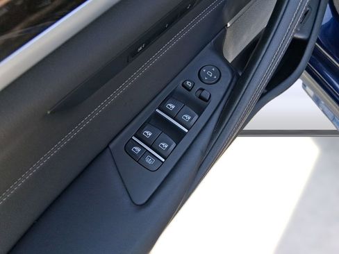 Used 2021 BMW M550i xDrive w/ Dynamic Handling Package image 22