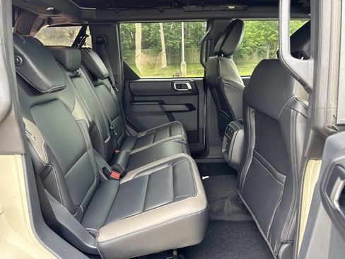 New 2025 Ford Bronco Outer Banks w/ Sasquatch Package image 12