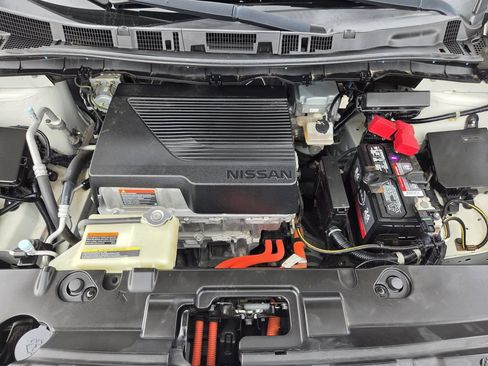 Used 2018 Nissan Leaf SV w/ SV Technology Package FWD image 29