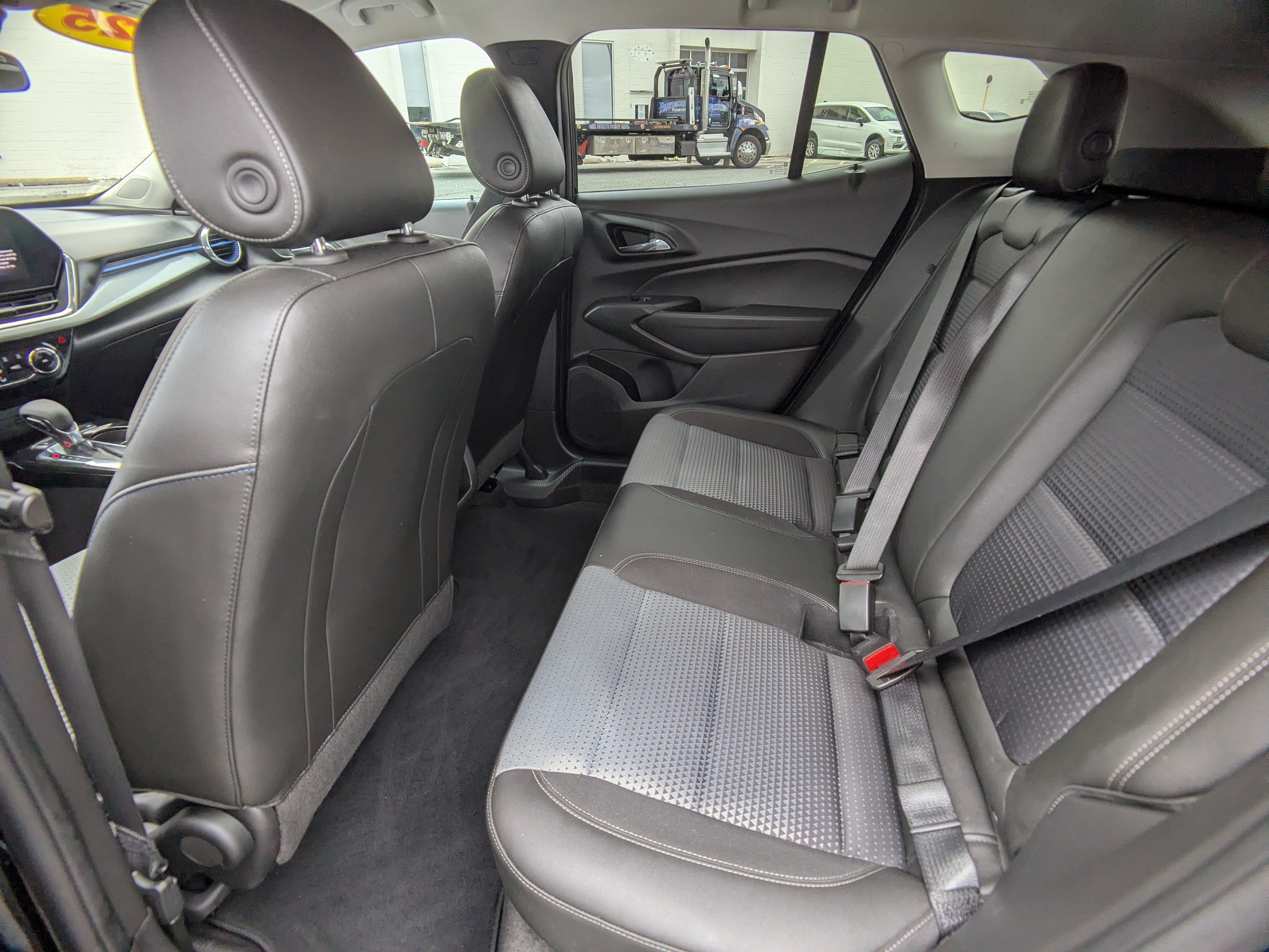 Used 2025 Chevrolet Trax LT FWD image 14