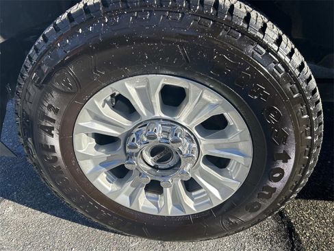 Used 2022 Ford F250 XLT w/ FX4 Off-Road Package image 9