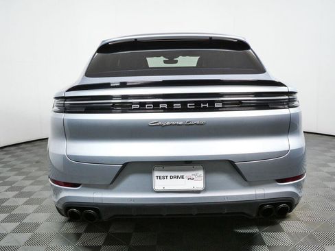 Certified 2024 Porsche Cayenne Turbo AWD/4WD image 31