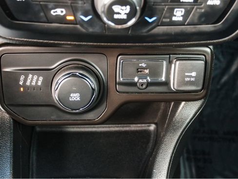 Used 2021 Jeep Renegade Latitude AWD/4WD image 19