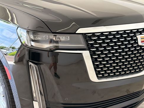 Used 2022 Cadillac Escalade Luxury AWD/4WD image 11