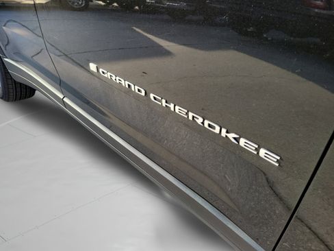 Used 2025 Jeep Grand Cherokee L Laredo RWD image 30