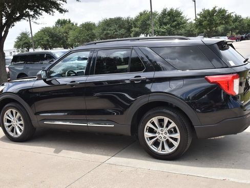 Used 2024 Ford Explorer XLT w/ Equipment Group 202A AWD/4WD image 9
