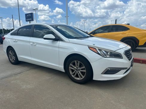 Used 2015 Hyundai Sonata SE FWD image 2