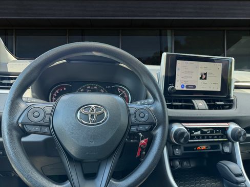 Used 2025 Toyota RAV4 LE AWD/4WD image 3