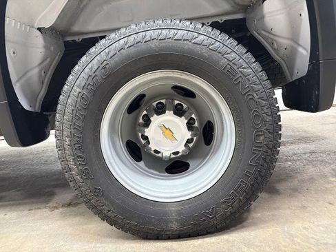 Used 2024 Chevrolet Silverado 3500 W/T image 40