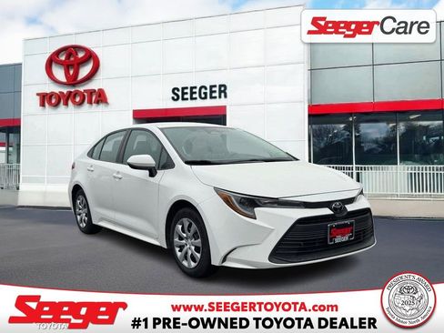 Used 2024 Toyota Corolla LE FWD image 1