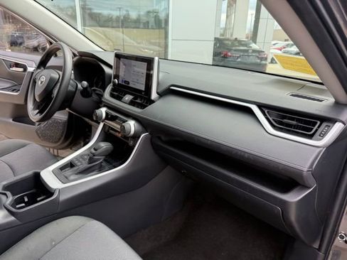 Used 2025 Toyota RAV4 XLE image 30