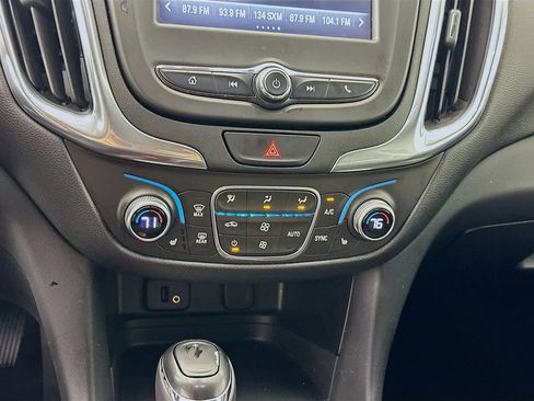 Used 2018 Chevrolet Equinox LT FWD image 13