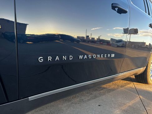Used 2022 Jeep Grand Wagoneer Series II w/ Flexible Seating Group image 15
