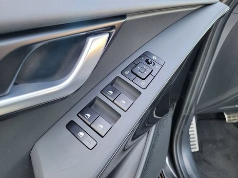 Certified 2025 Kia Niro EX Touring FWD image 27