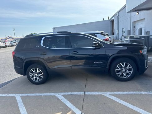 Used 2021 GMC Acadia SLT w/ Technology Package AWD/4WD image 4