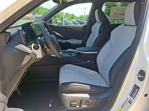 New 2026 Lexus TX 500h AWD image 9