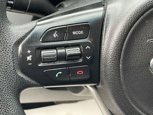 Used 2017 Kia Sorento LX image 28