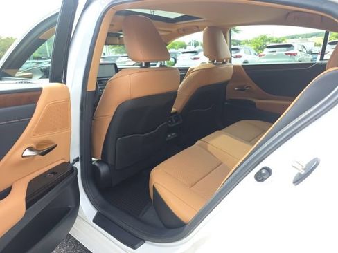 Used 2025 Lexus ES 350 w/ Premium Package FWD image 32