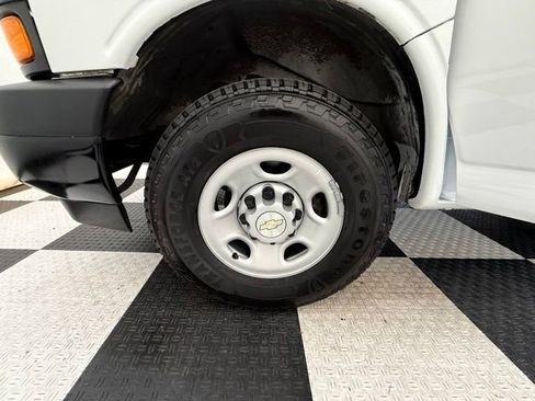 Used 2021 Chevrolet Express 2500 w/ Driver Convenience Package RWD image 9